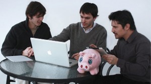 120214032615_epig_videogame_chile_304x171_epig_nocredit Los hermanos Diego y Nicolás Palacios y su amigo Andrés Cortés han tenido tanto éxito en Chile, que hay interés internacional en su juego ePig.