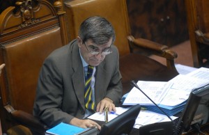 Camilo Escalona en el Senado 76