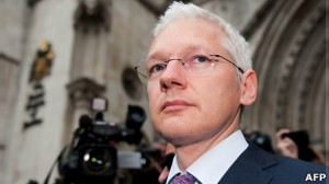 Julian Assange es requerido por un caso de delitos sexuales en Suecia, a donde la justicia británica ya ordenó su extraditación.