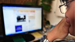 Según el neurocientífico Ogas, el consumidor de pornografía es monótono en sus búsquedas en internet.