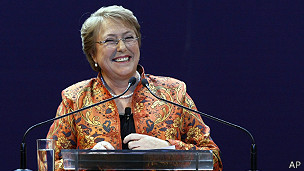 Bachelet -que además de política es médica- está a favor de despenalizar el aborto en ciertos casos.