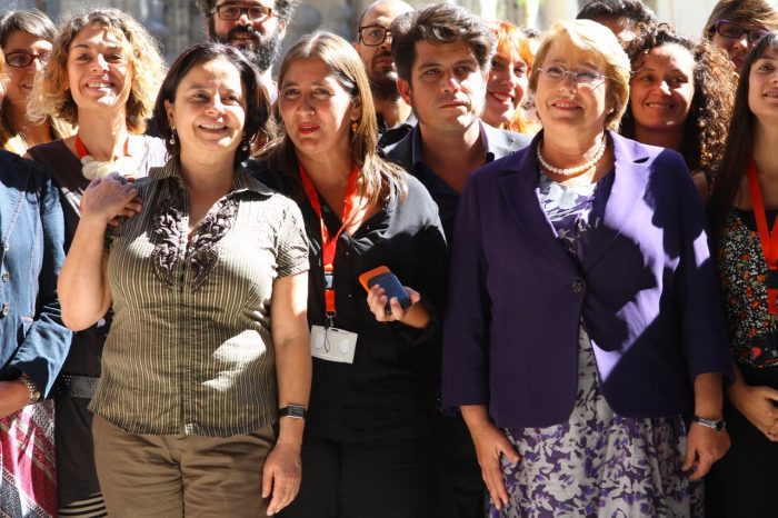 Presidenta-Bachelet-junto-a-Ministra-de-Cultura-Claudia-Barattini