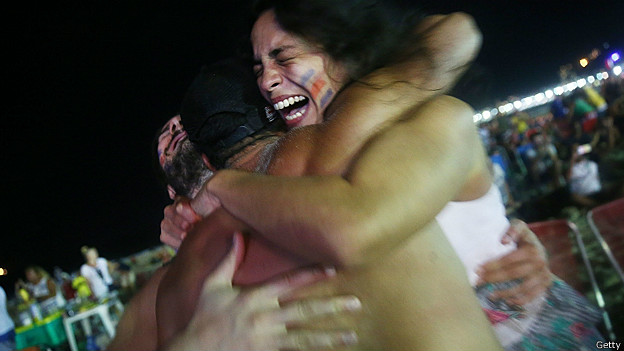 En Brasil, los hinchas costarricenses celebraron como nunca su victoria.