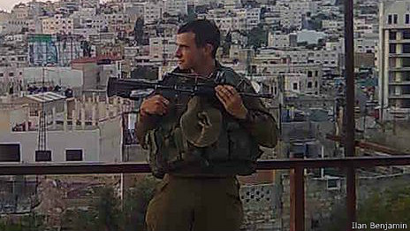 Ilan Benjamin sirvió durante dos años y medio en el ejército israelí.