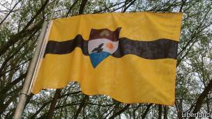 La bandera de Liberland fue clavada en su territorio el pasado 13 de abril.