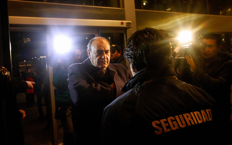 22 de Junio de 2015/SANTIAGO_- El senador  UDI, Alberto Cardemil , llega hasta el centro de justicia para ser formalizado por el Caso Penta_. FOTO: PEDRO CERDA/AGENCIAUNO_.