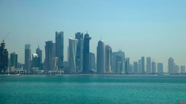 Los qataríes y sauditas nativos son poco más del 10% de la población de sus respectivos países.