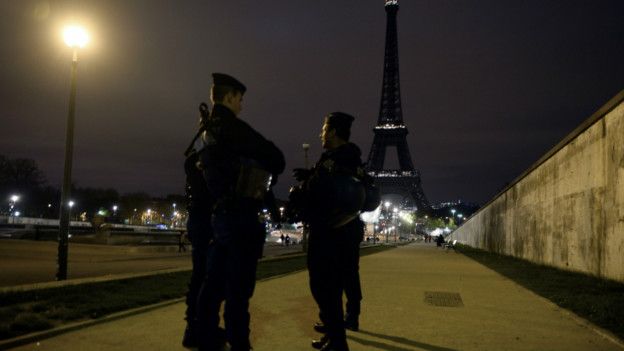 Las calles de París se encuentran tomadas por las fuerzas de seguridad.