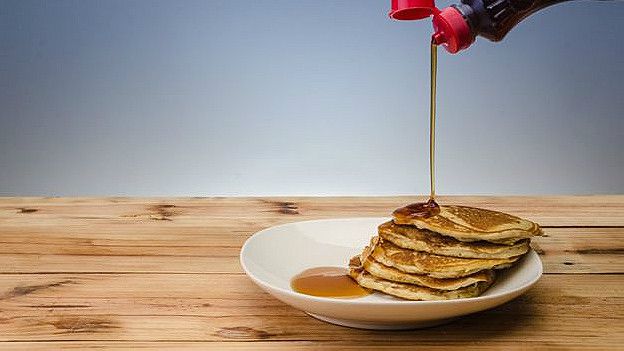 Para muchas personas en EE.UU. y Canadá, el sirope de arce es uno de los ingredientes de su desayuno.