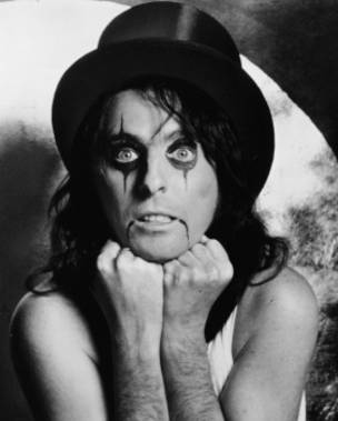 Alice Cooper apelaba a cualquiera que se sintiera atrapado en el páramo entre la adolescencia y la edad adulta.