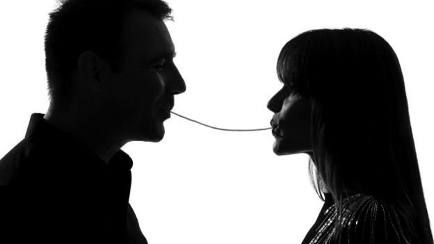 La manera de quemar la grasa y los carbohidratos es distinta entre los cuerpos de un hombre y una mujer.