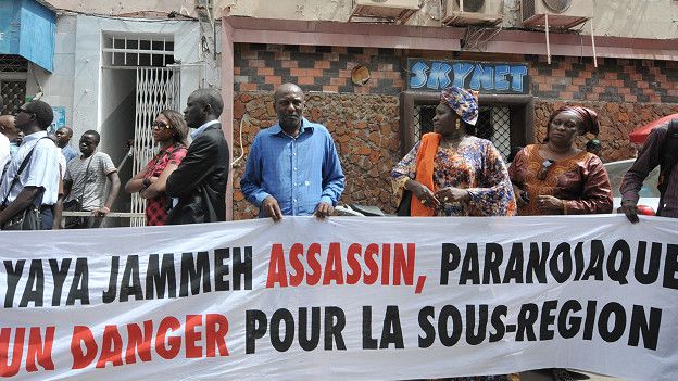 Gambianos exiliados en Senegal se manifestaron en contra del gobierno de Jammeh en 2012, luego de que mandara ejecutar a 47 prisioneros.