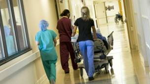 El hospital dijo a sus pacientes que el ataque no afectó a los registros médicos.
