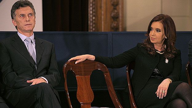 El gobierno ha impuesto fuertes aumentos en los servicios públicos, cuyos precios -asegura- estaban "retrasados". Pero estas alzas han impactado en la canasta básica, la inflación y el índice de pobreza. ¿En qué medida?