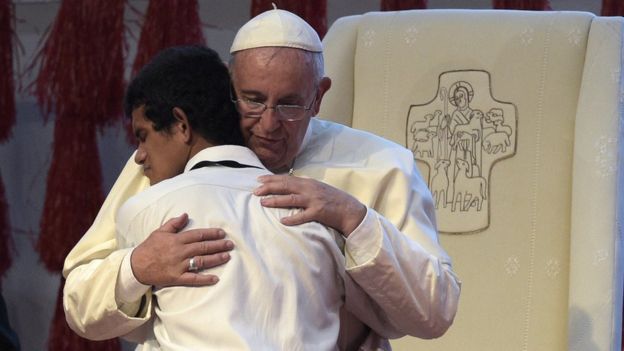 El "excriadito" Manuel Aguilar tuvo la oportunidad de contar su historia públicamente durante la visita del papa Francisco a Paraguay en 2015.