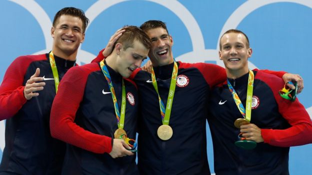 Michael Phelps remontó en su posta la ventaja inicial que llevana Francia.