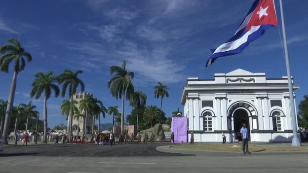 En silencio y lejos de las multitudes. Así fue el último periplo de Fidel Castro.