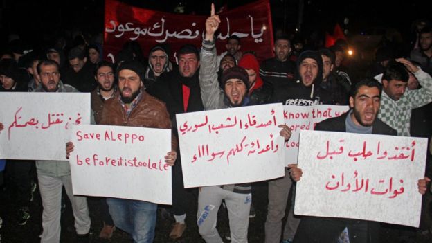 Residentes sirios del lado oeste de Alepo protestaron esta semana en apoyo a la población civil que permanece del lado este.