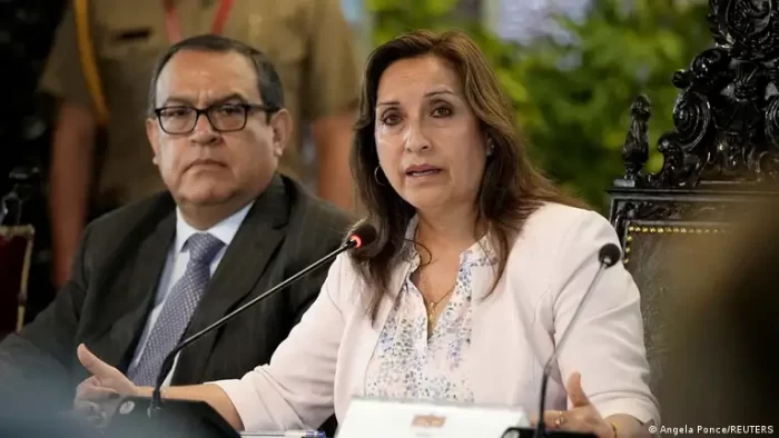 Investigarán a presidenta de Perú por no declarar relojes