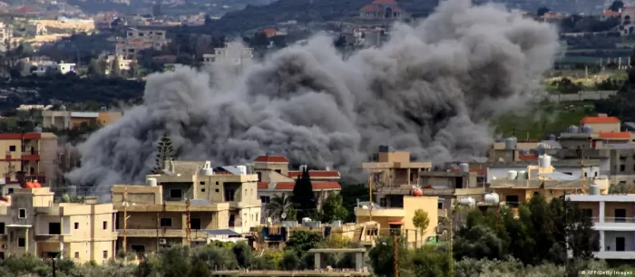 Más de 40 combatientes mueren en bombardeo israelí en Siria
