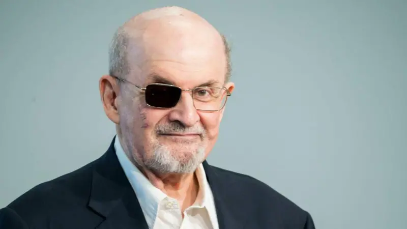 Salman Rushdie: "Perder un ojo me afecta todos los días"