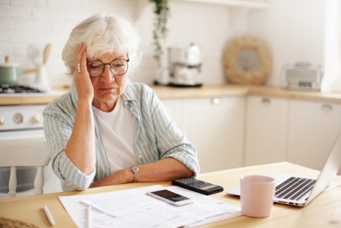 De la oficina al vacío: el impacto psicosocial de la jubilación en las mujeres
