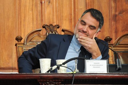 Ley corta de Salud pende de un hilo por insistencia de Javier Macaya (UDI) para bajar la deuda