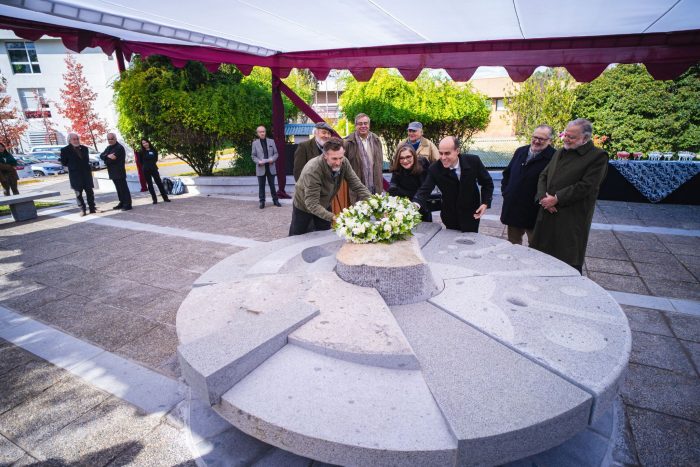 Inauguran memorial en honor al padre de la escultura en Chile