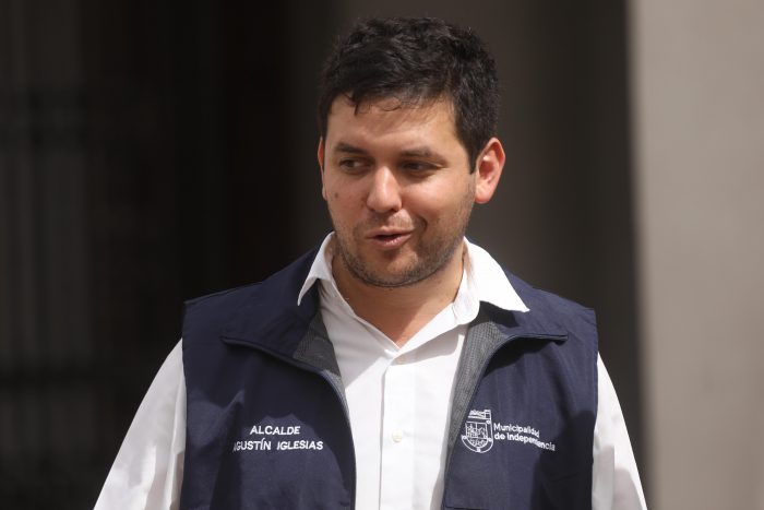 Alcalde Iglesias se distancia de fórmula del Gobierno y pide veto de Kast para compensar municipios