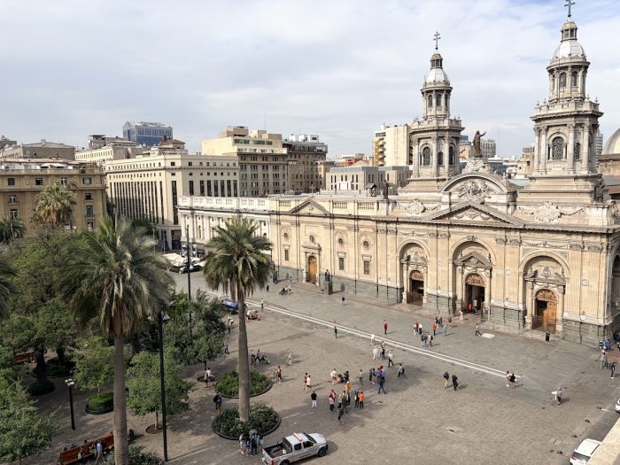 Recorriendo algunos de los edificios patrimoniales en el casco histórico de Santiago