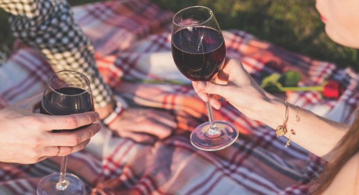Amor, mesa y buena copa: qué beber este San Valentín para todos los gustos