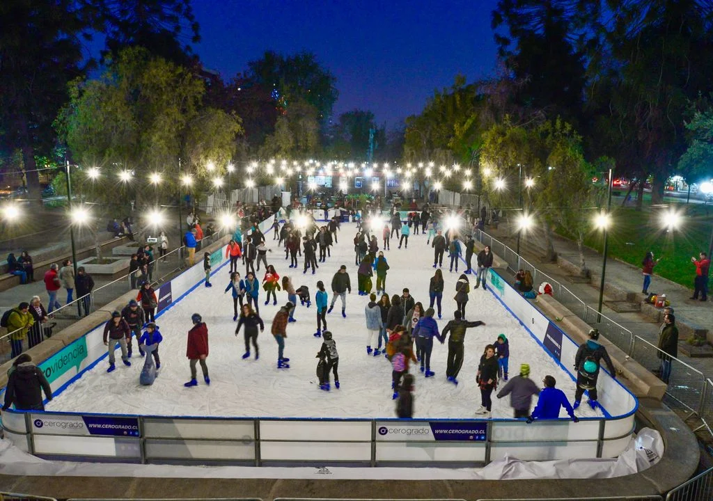 Vacaciones de invierno: Las pistas de hielo y toboganes en Santiago que puedes visitar hoy