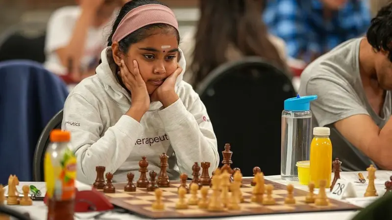 Bodhana Sivanandan asiste a la escuela a tiempo completo mientras juega ajedrez internacional.