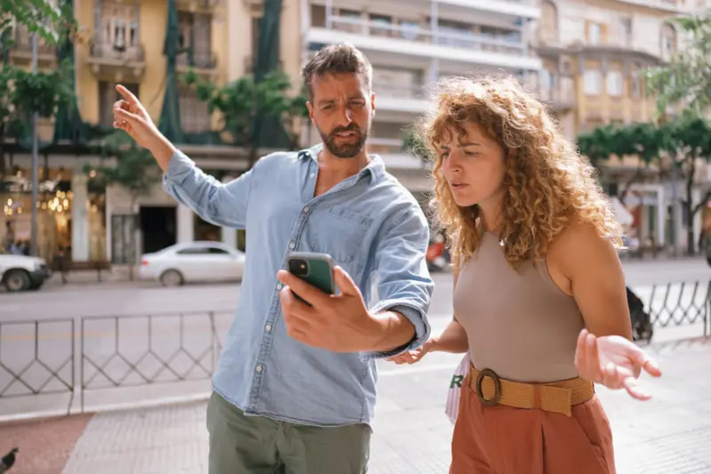 Interacciones como las de pedir a alguien indicaciones en la calle se han perdido.