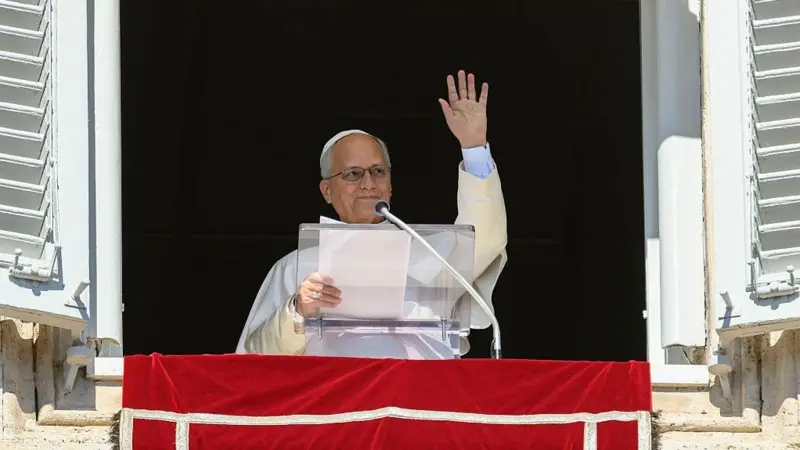 El Papa León XIV anunció la noticia de su operación durante sus oraciones dominicales semanales en Roma.