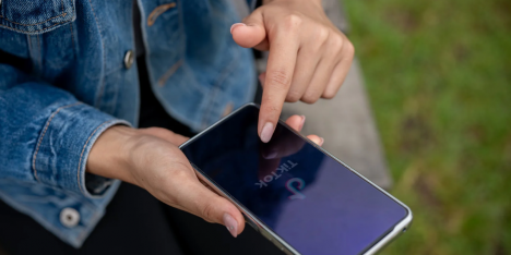 TikTok presenta guía en Chile para orientar a familias sobre seguridad de menores en la plataforma