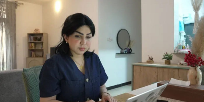 "La cámara del teléfono es tu arma": cómo las mujeres iraquíes luchan contra la violencia sexual