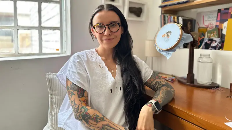 La artista Tatiana Castillo lleva 10 años viviendo en el barrio. Aquí también es parte de una pujante escena creativa.