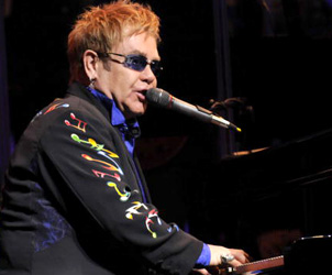 Elton John abandonó concierto entre lágrimas luego de manifestar que no podía continuar debido a una neumonía