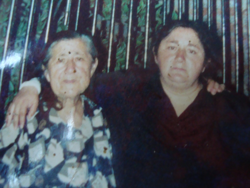 Blanca Tapia y su hija Leyla Poblete. La madre murió esperando esclarecer la muerte de su esposo. Su hija se trató de suicidar.