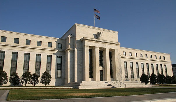 Fed deja sin cambios tasas interés y admite ralentización económica en EEUU