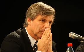 "Tremenda hazaña": Harold Mayne-Nicholls alcanza firmas para candidatura presidencial independiente