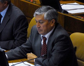 Senador Sandoval (UDI) acusó «errores de coordinación y comunicación» en incendio de Aysén
