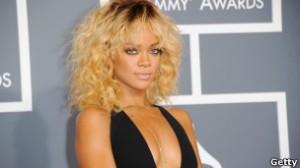 Rihanna lloró la muerte de Whitney Houston como si hubiera sido parte de su familia.
