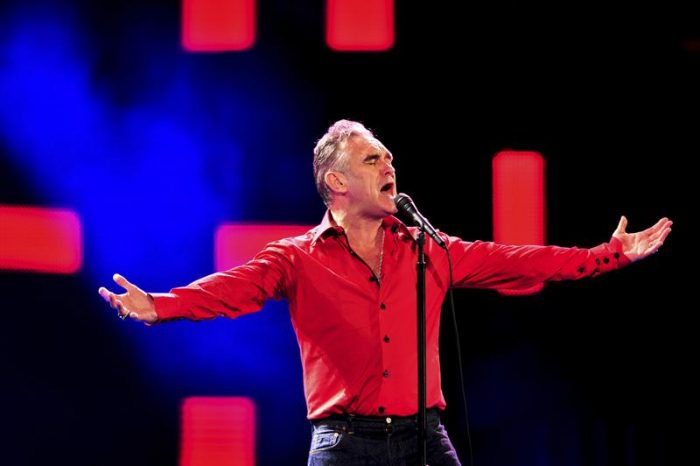 Por problemas de salud, Morrissey aplaza presentación en Movistar Arena