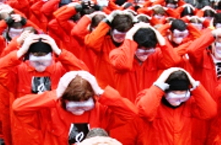 Congreso de EE.UU. aprueba  ley de defensa que aún impide cerrar Guantánamo