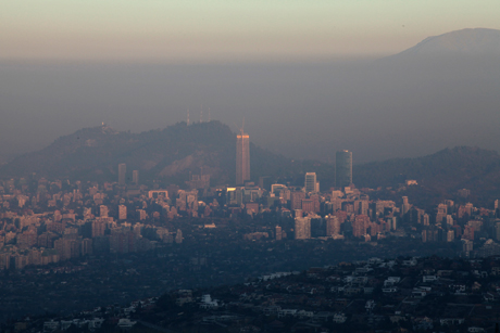 Decretan alerta ambiental para este martes en Santiago