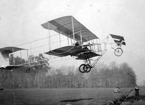El amigo de Eiffel que voló el primer avión en Chile