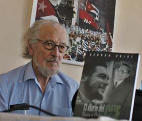 Renuevan pasaporte a octogenario periodista afectado por la «ley maldita»