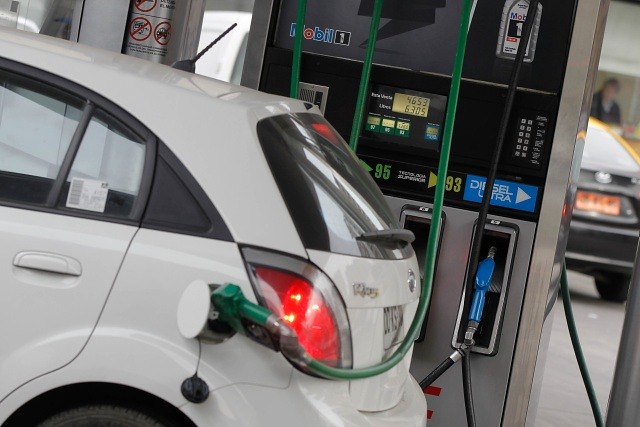 Senado despacha proyecto que modifica el Sipco y permite moderar alza de combustibles
